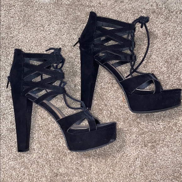 Black suede-like platform high heel. - Picture 1 of 1